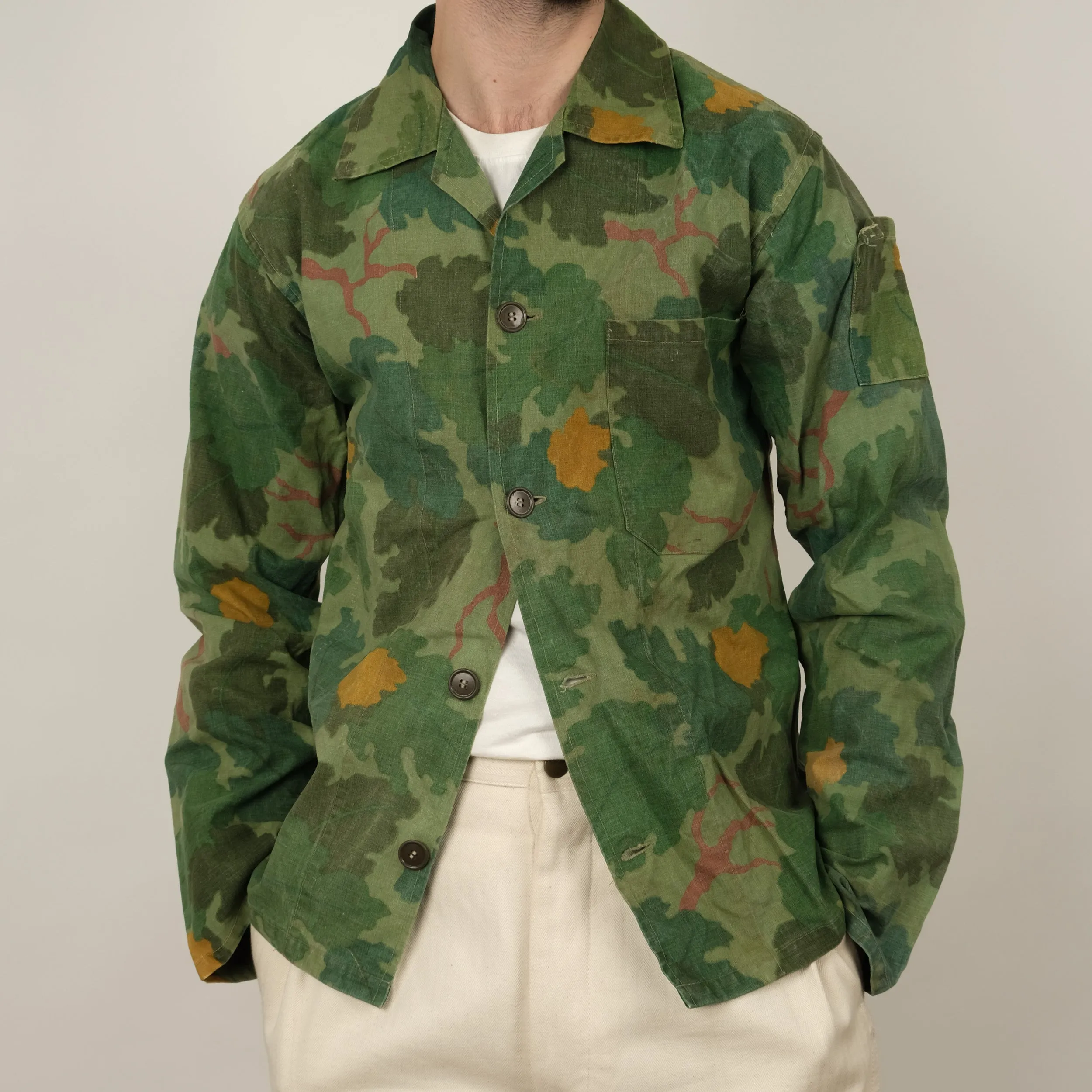 Authentic Mitchell Camo Jacket - Classic Outdoor Style with Durable Fabric and Versatile Design