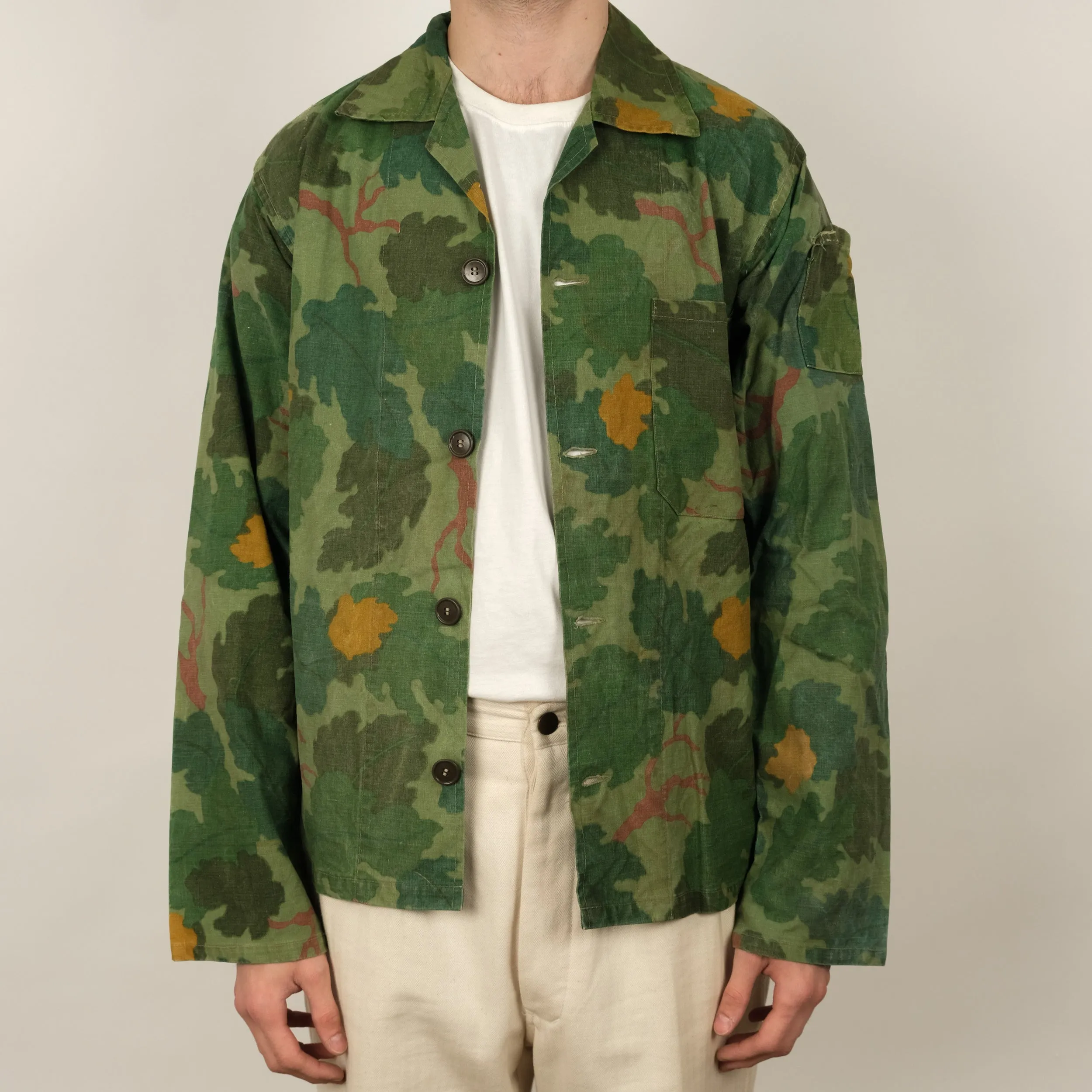 Authentic Mitchell Camo Jacket - Classic Outdoor Style with Durable Fabric and Versatile Design